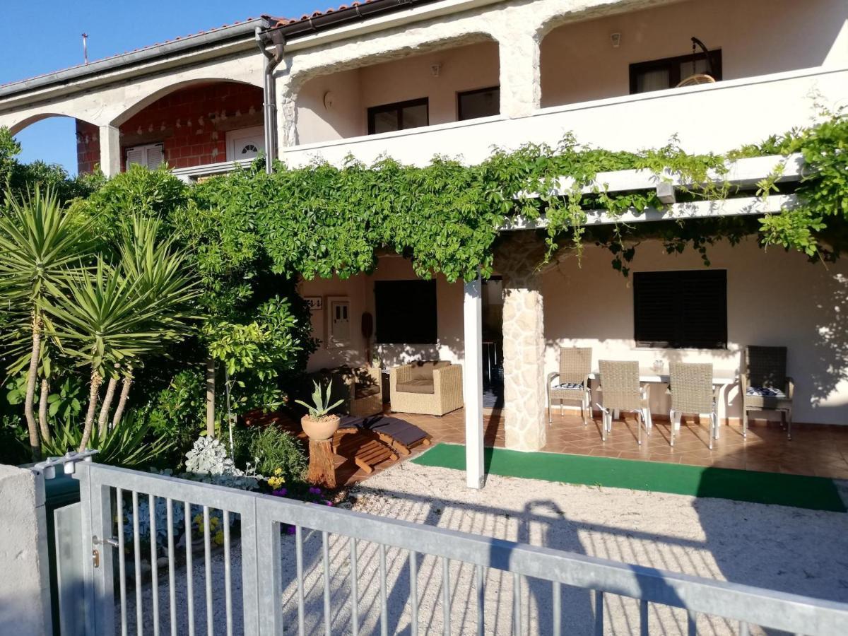 Apartment House Vir-To-All Luaran gambar